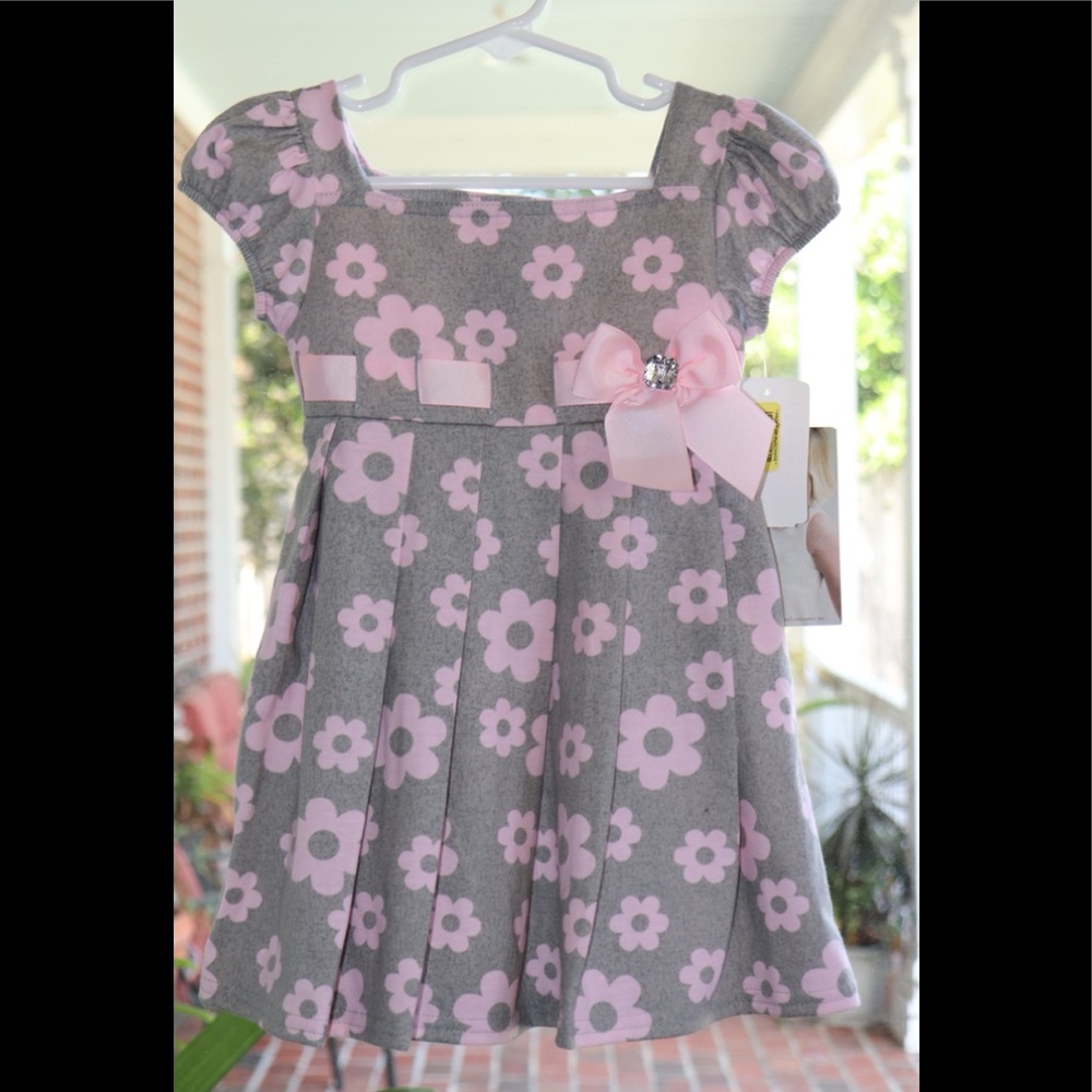 SWEET HEART ROSE GREY & WHITE DRESS IS NWT